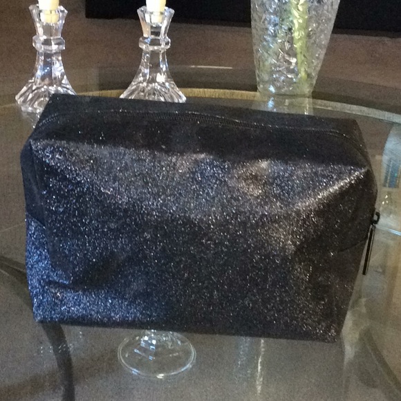 Mac cosmetics bag - Picture 3 of 7